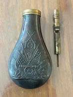 Antieke kruitfles met militaire gravure, Verzamelen, Ophalen of Verzenden, Gebruikt