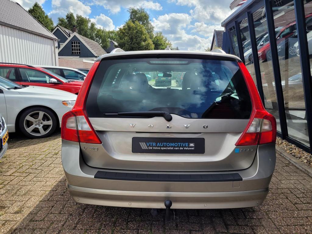 Volvo V70 2.5FT Summum 230PK LEER / XENON / TREKHAAK, Gebruikt, Zwart, Bruin, 2521 cc