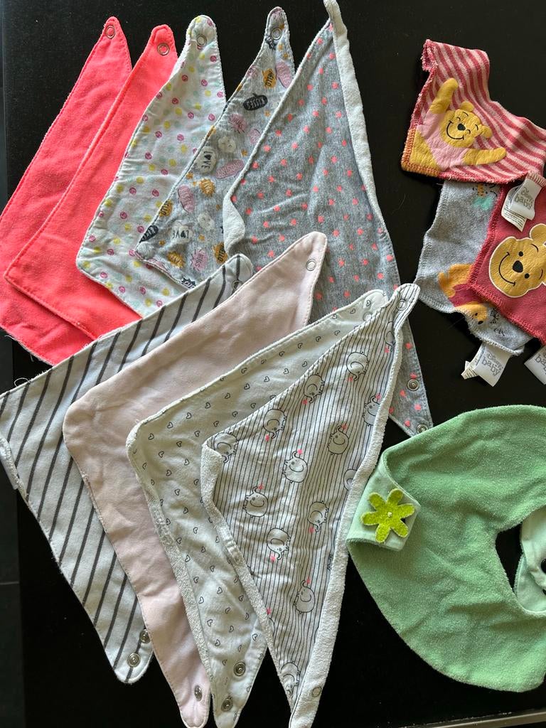 Kwijlslabben: 3x Winnie de Poeh, 9x Zeeman/Kruitvat, Kinderen en Baby's, Babykleding | Overige, Ophalen of Verzenden, Gebruikt