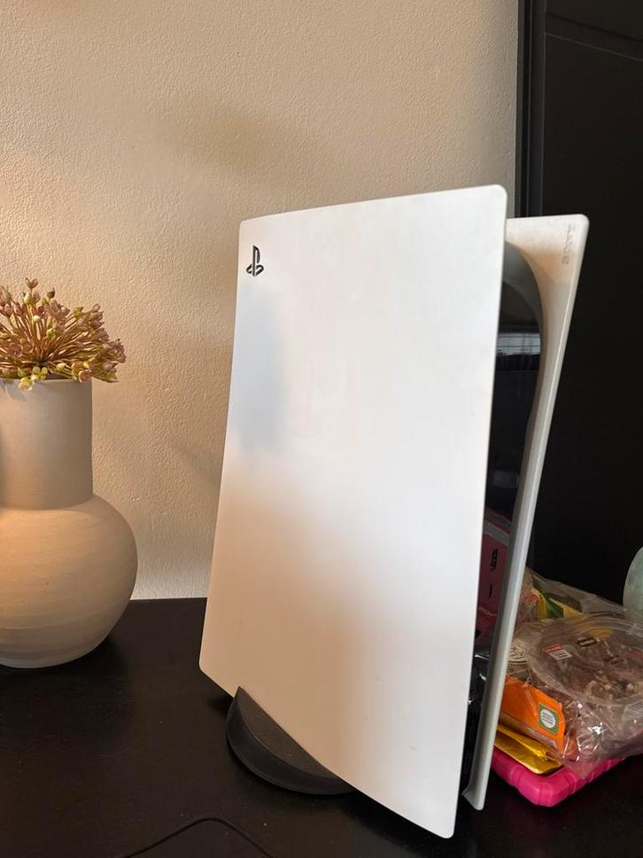PlayStation 5 te koop - Wegens upgrade naar PS5 PRO!, Spelcomputers en Games, Spelcomputers | Sony PlayStation 5, Zo goed als nieuw