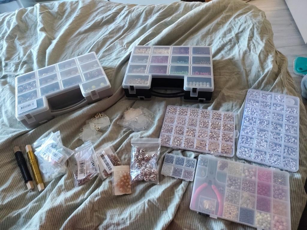 Grote partij hobbie kralen en knutselbenodigdheden, Hobby en Vrije tijd, Kralen en Sieraden maken, Ophalen of Verzenden, Kraal