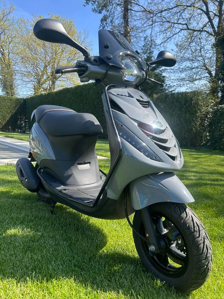 PIAGGIO ZIP 2021 E5 9374KM GARANTIE, Fietsen en Brommers, Scooters | Piaggio, Ophalen, Gebruikt, Maximaal 45 km/u, Zip