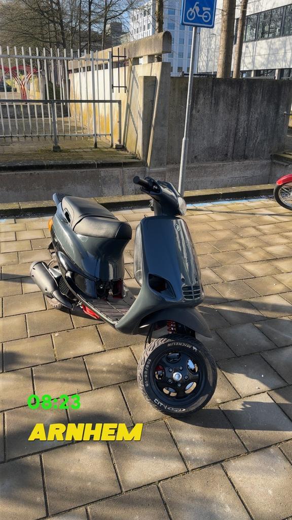 Piaggio zip Type 3 125cc snor kenteken, Fietsen en Brommers, Scooters | Piaggio, Zo goed als nieuw, Zip, Tweetakt, Ophalen of Verzenden