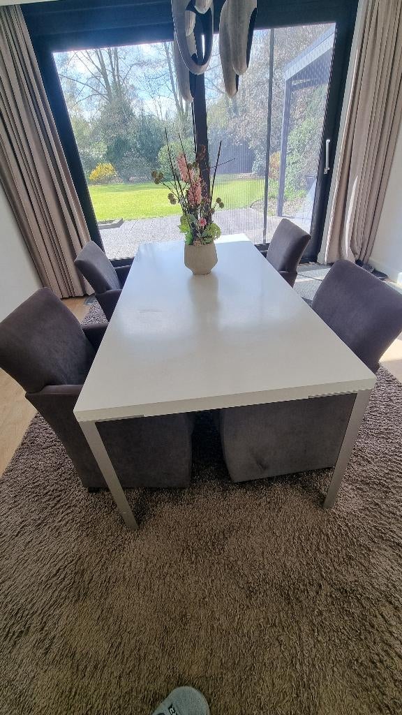 Moderne witte eettafel met 6 stoelen met wieltjes, Ophalen, Gebruikt, Overige materialen, 200 cm of meer