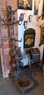 Imposante grote antieke houten black forest beren kapstok, Ophalen