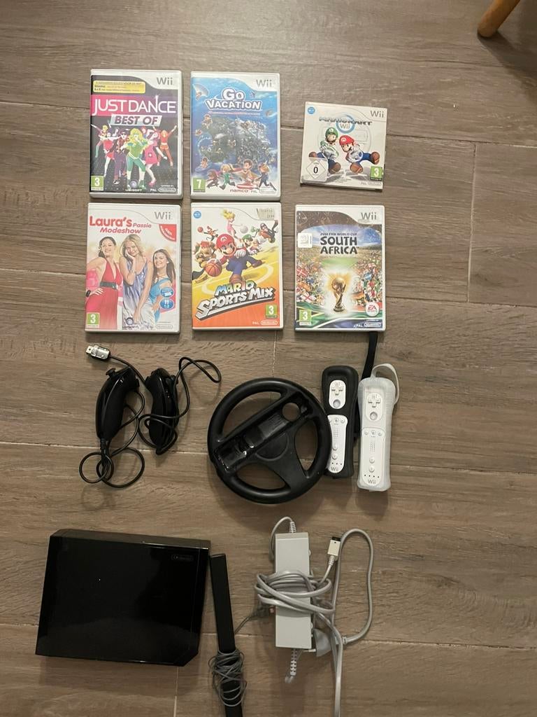 Nintendo Wii complete set + spelletjes, Ophalen of Verzenden, Gebruikt, Met 3 controllers of meer, Met stuurtje