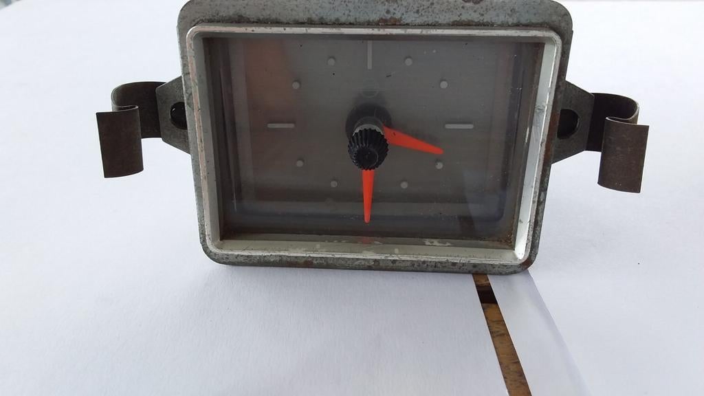 TWEE UURWERK KLOKJES, Ophalen of Verzenden
