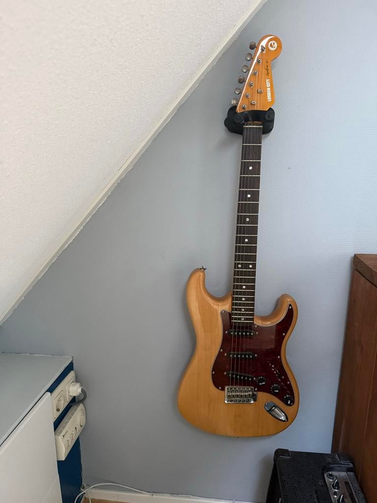 London City Spitfire set met Hughes & Kettner versterker, Gebruikt, Met versterker, Solid body, Ophalen