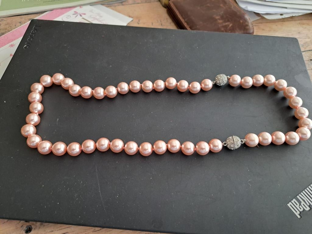 Blush roze schelp parelarmband en parelketting, Sieraden, Tassen en Uiterlijk, Kettingen, Ophalen of Verzenden, Nieuw, Roze, Steen of Mineraal