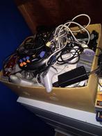 Doos met PlayStation en controllers, Spelcomputers en Games, Spelcomputers | Xbox 360, Ophalen, Zo goed als nieuw, 250 GB, Met 2 controllers