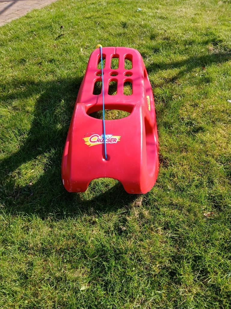 Houten slee en rode kunststof slee, Ophalen of Verzenden, Gebruikt