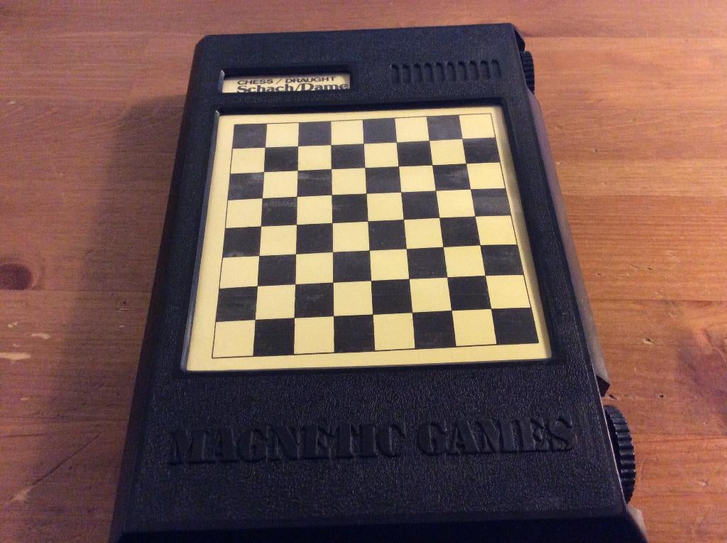 Spellenset magnetisch "scroll" 6 spellen o.a. schaak, Hobby en Vrije tijd, Gezelschapsspellen | Bordspellen, Een of twee spelers