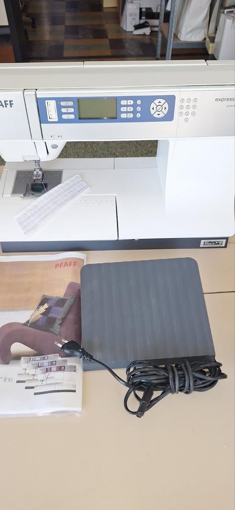 Pfaff Expression 2.0 incl onderhoudsbeurd, Hobby en Vrije tijd, Naaimachines en Toebehoren, Ophalen