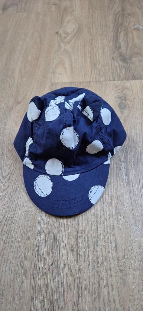 Donkerblauwe pet met stippen, hema, maat 4 tot 9 maanden, Kinderen en Baby's, Babykleding | Petten en Hoeden, Ophalen of Verzenden