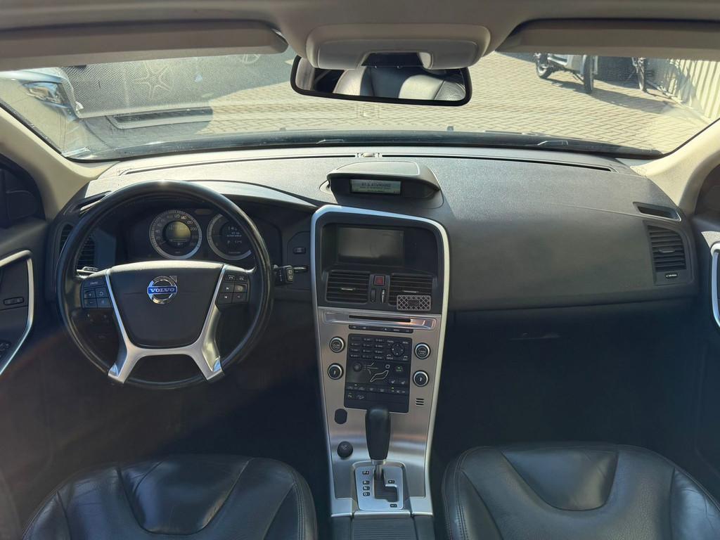 Volvo XC60 2.4 D5 AWD Momentum PANORAMADAK NL & NAP km's, Auto's, Volvo, Gebruikt, Zwart, 197 €/maand, 2000 kg