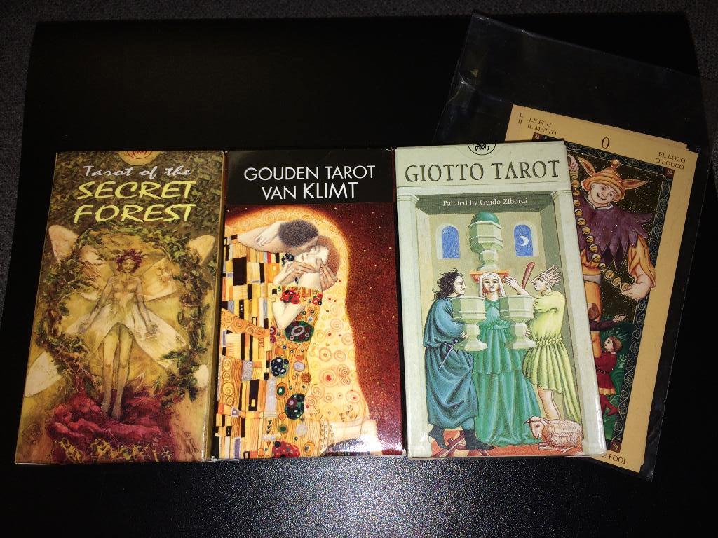 3 gesealde tarot decks en 4 promo kaarten | Lo Scarabeo, Boeken, Ophalen of Verzenden, Nieuw, Tarot of Kaarten leggen, Overige typen