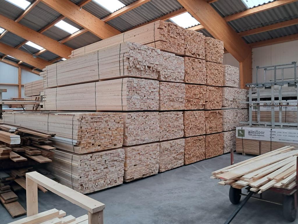 Grote partij vuren regels  4cm dik diverse breedtes, Tuin en Terras, Palen, Balken en Planken, Ophalen, Zo goed als nieuw, 250 cm of meer