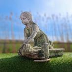 Betonnen Beeld - Meisje aan het schrobben, Ophalen, Gebruikt, Beton, Mensenbeeld