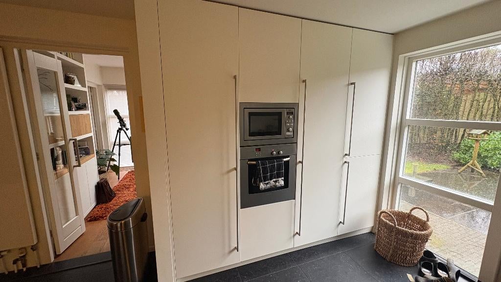 SPOTPRIJS – MODERNE LODDER MAATWERK KEUKEN GEDEMONTEERD, Wit, Dubbelwandige keuken, Ophalen of Verzenden, Zo goed als nieuw