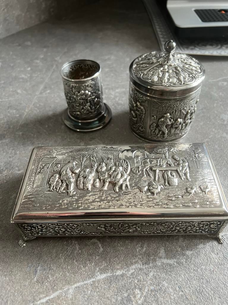 Antieke Zilveren sigarettendoos, lepelvaasje en theebus, Ophalen, Zilver