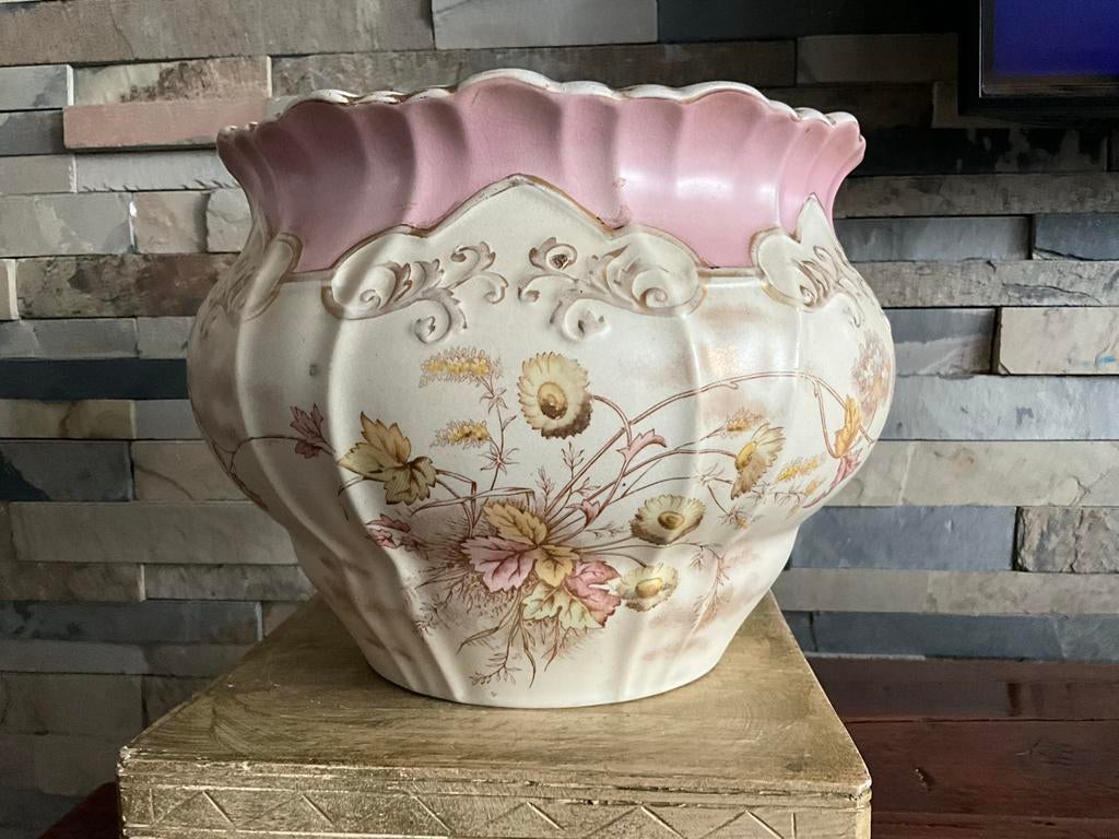 Antieke bloempot met stempel, bloemmotief en roze rand, Ophalen of Verzenden