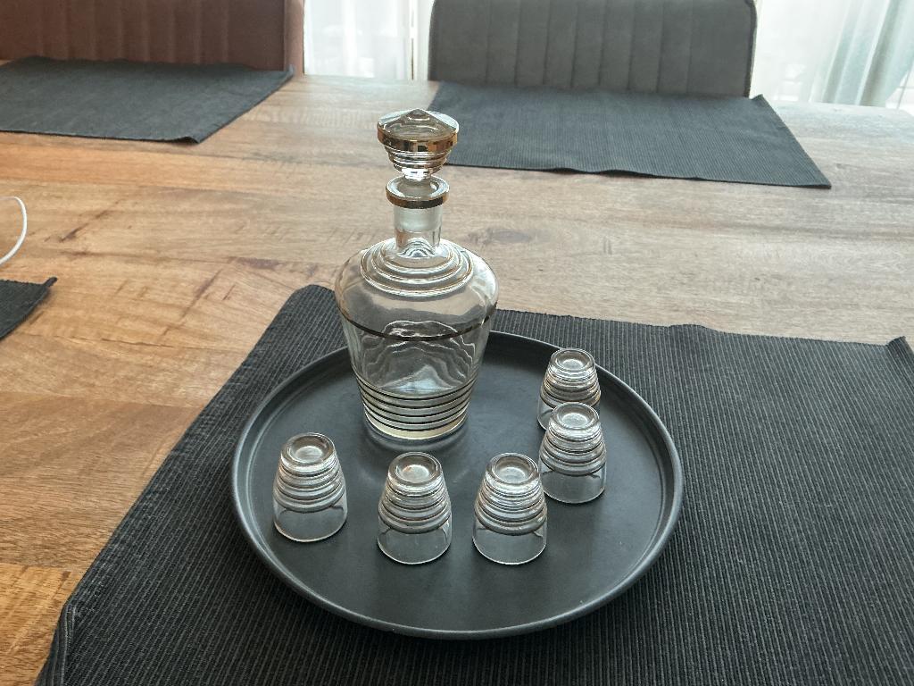 Karaf met romers, Ophalen