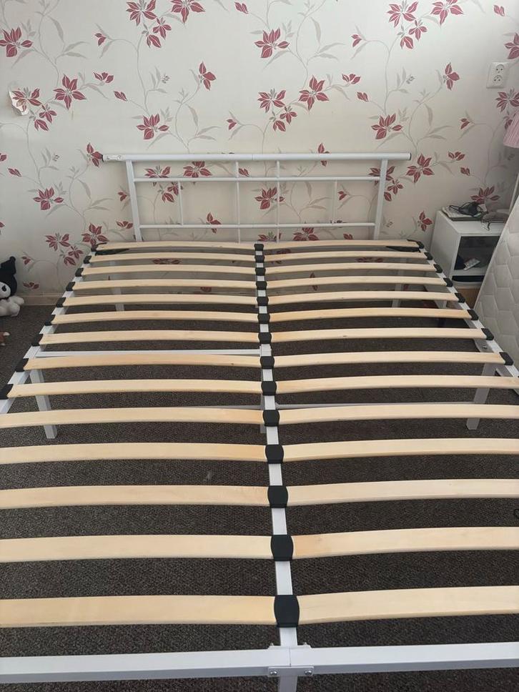 VidaXL Wit Bed 140x200 - Zonder Matras, Huis en Inrichting, Slaapkamer | Bedden, Zo goed als nieuw, Tweepersoons, 140 cm, 200 cm