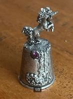 Tinnen vingerhoed met steigerend paard, Verzamelen, Beelden en Beeldjes, Ophalen of Verzenden, Zo goed als nieuw, Dier