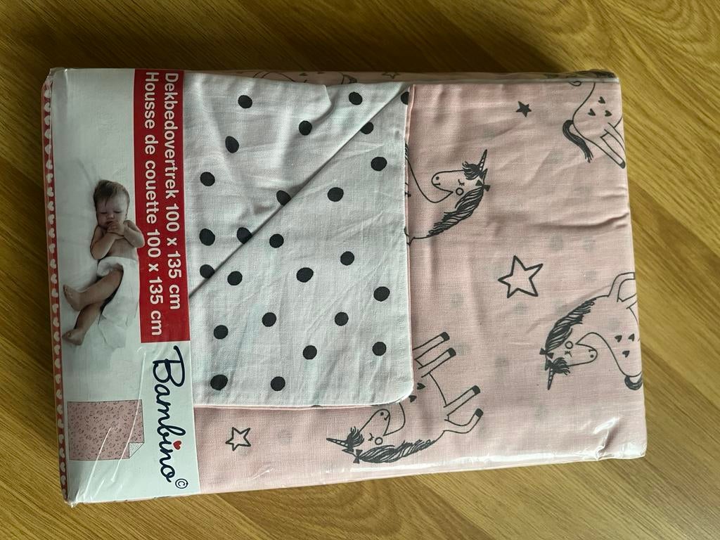 Kinderdekbed 100x130 met nieuwe lakens, Gebruikt, Jongetje of Meisje, Wit, Ophalen of Verzenden