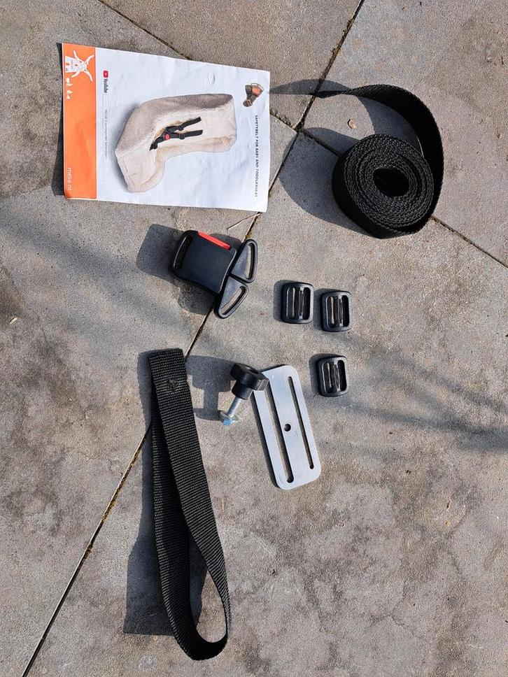 Gordelset en bevestigingsset baby/peuterschaal bakfiets, Fietsen en Brommers, Fietsaccessoires | Fietsstoeltjes, Zo goed als nieuw