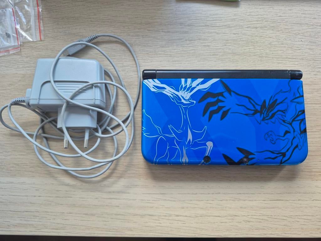3DS XL Pokémon Xerneas Yveltal Blauw Editie, Spelcomputers en Games, Spelcomputers | Nintendo 2DS en 3DS, Gebruikt, Overige kleuren