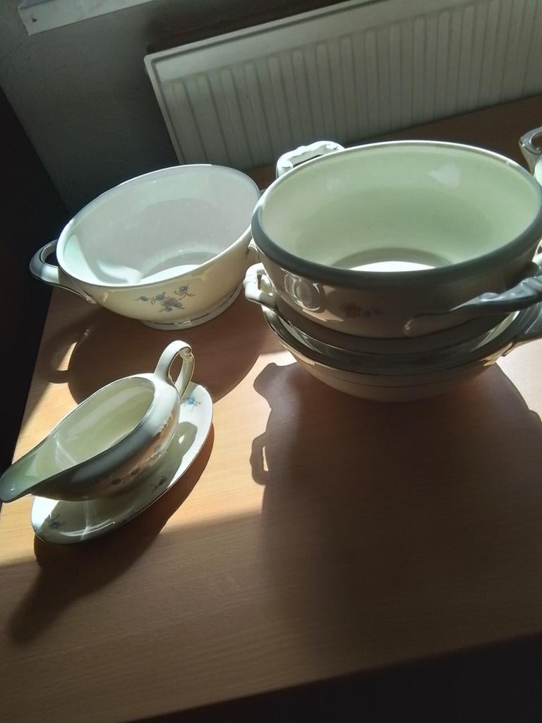 Serveer schalen en koffiepot, Ophalen
