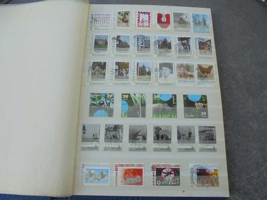 Nederland.  Leuk dun boek gestempelde zegels, veel euro, Postzegels en Munten, Postzegels | Volle albums en Verzamelingen, Ophalen of Verzenden