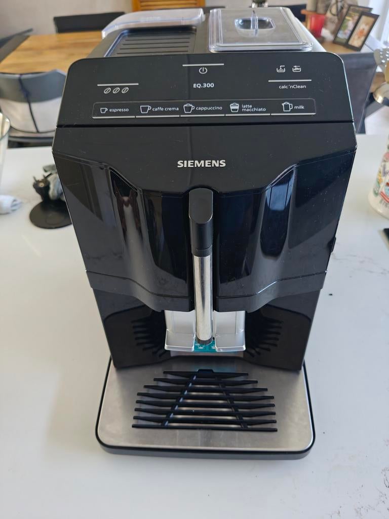 Siemens EQ.300 Volautomatische Koffiemachine, Witgoed en Apparatuur, Koffiezetapparaten, Ophalen, Koffiemachine, Koffiebonen, Zo goed als nieuw