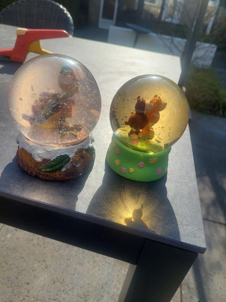 2 sneeuwbollen, Ophalen of Verzenden