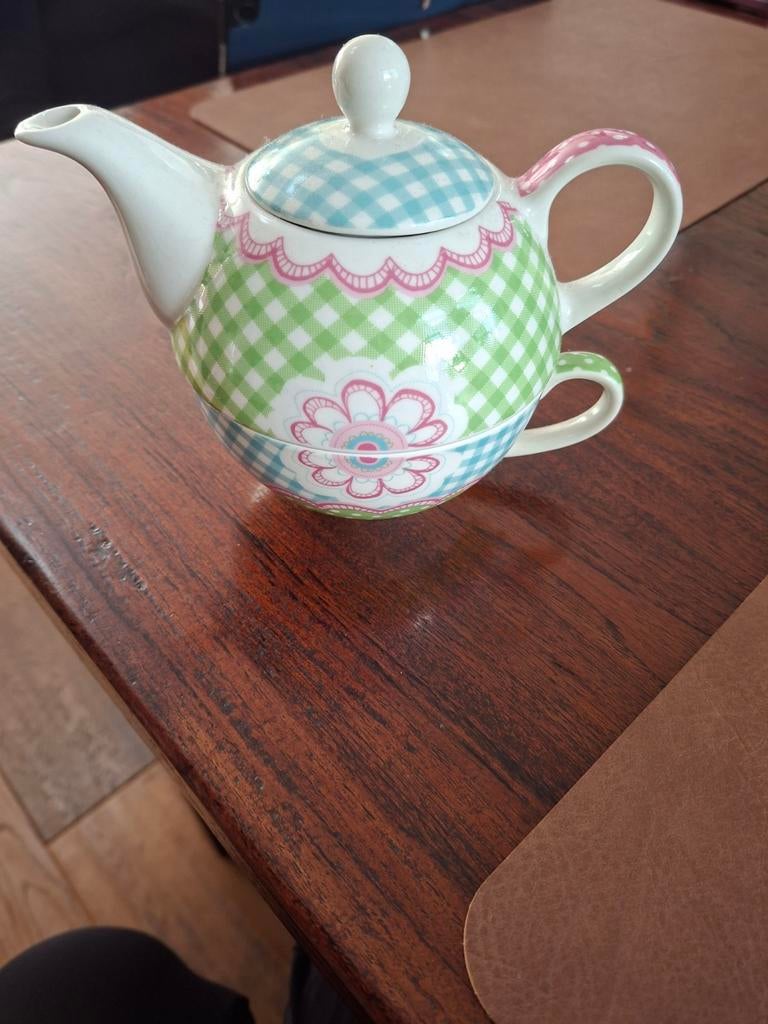 Leuke theepot met kopje  merk lof juuw, Keramiek, Ophalen of Verzenden, Zo goed als nieuw, Overige stijlen