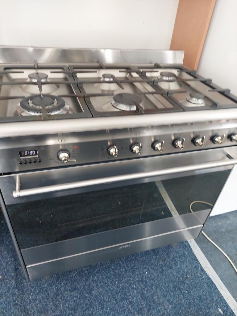 SMEG gasfornuis 90 breed zo goed als nieuw, Witgoed en Apparatuur, Fornuizen, Ophalen, 60 cm of meer, Zo goed als nieuw, Gas