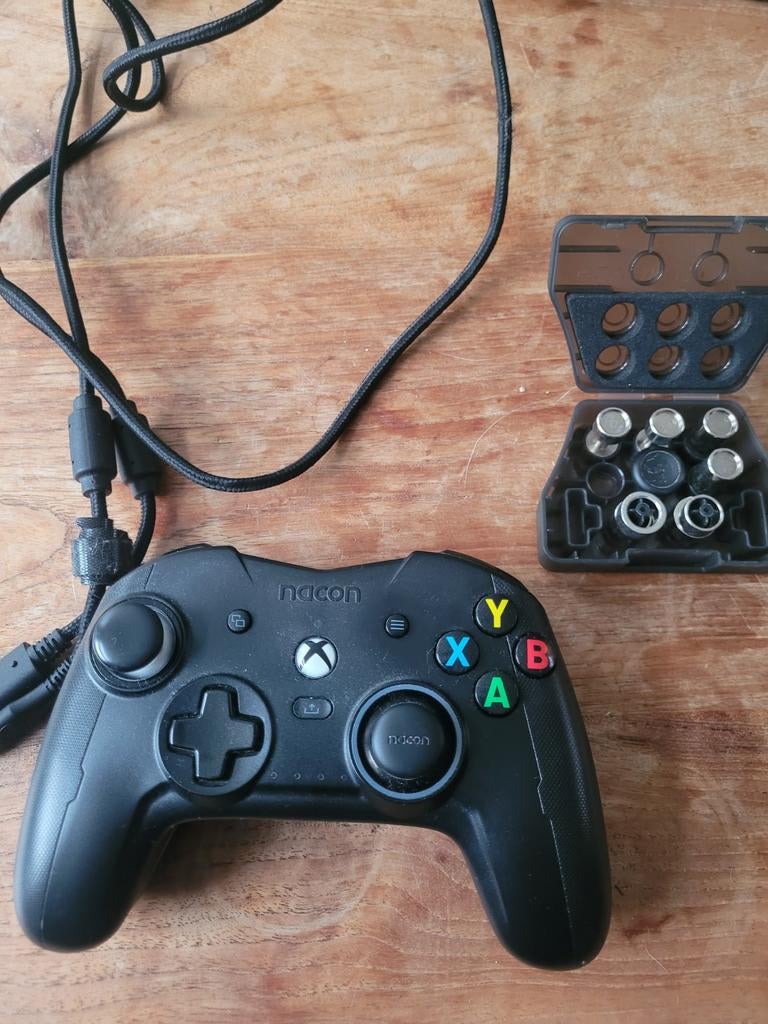 Nacon Revolution X Pro Controller voor Xbox (Bedraad), Ophalen, Zo goed als nieuw, Controller, Xbox Series S