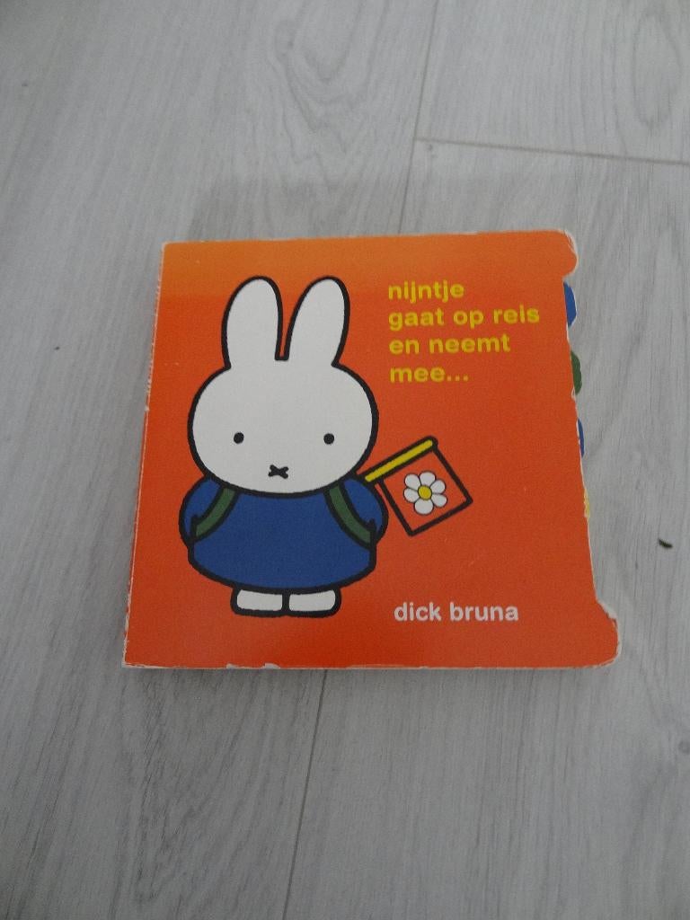 Nijntje gaat op reis en neemt mee - Dick Bruna, Ophalen of Verzenden, Zo goed als nieuw, Dick Bruna, 2 tot 3 jaar