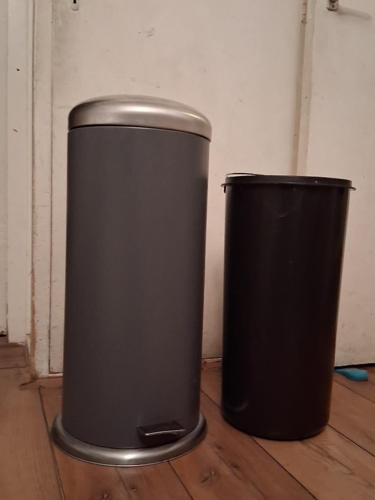 Te koop, Brabanita metaal prullenbak met pedaal functie., Ophalen, Gebruikt, Met pedaal, Metaal