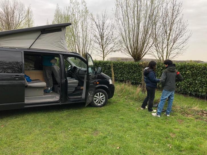 VW T5 met de inrichting van een california te koop, Caravans en Kamperen, Campers, Particulier, tot en met 4, Buscamper of Camperbus