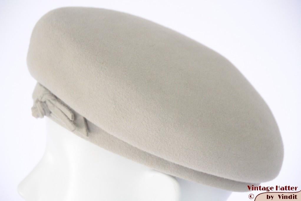 kleine Vintage Dameshoed pillbox baret zacht grijs vilt 54, Kinderen en Baby's, Kinderkleding | Petten en Hoeden, 134 t/m 140