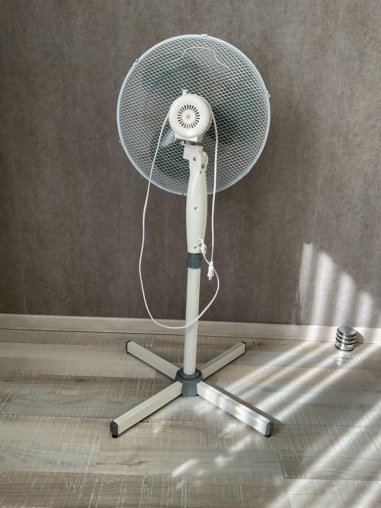 VENTILATOR OP STANDAARD, Ophalen of Verzenden, Gebruikt, Statiefventilator