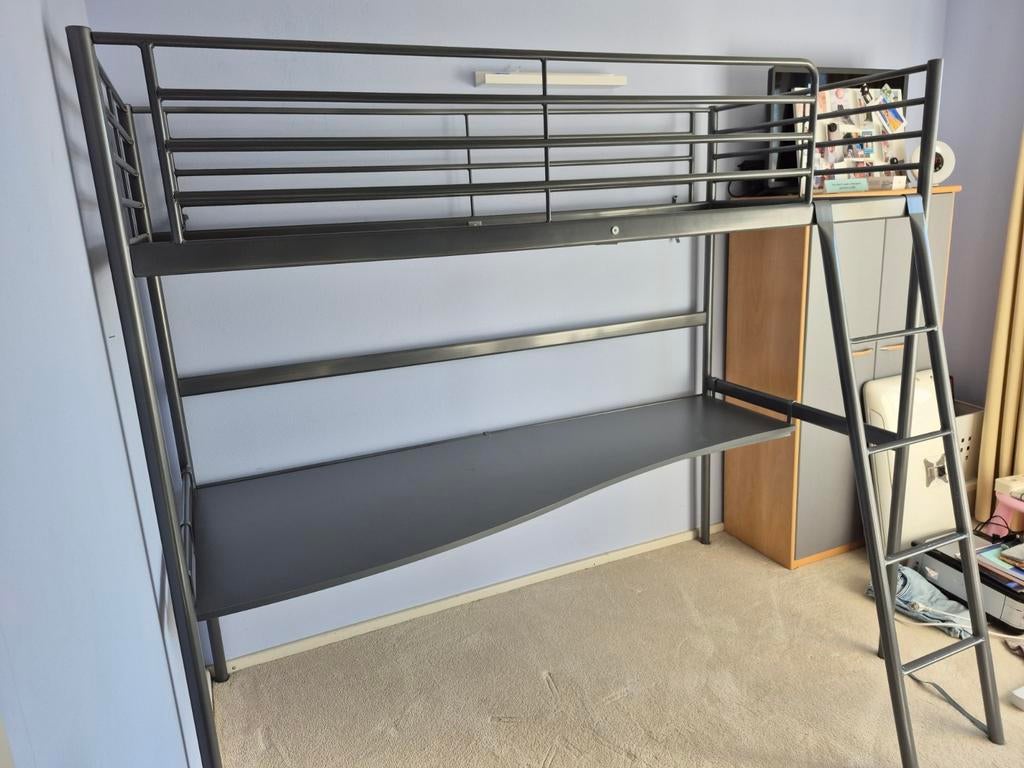 IKEA Ruime metalen hoogslaper met bureau, Huis en Inrichting, Slaapkamer | Stapelbedden en Hoogslapers, Ophalen, Eenpersoons, 90 cm