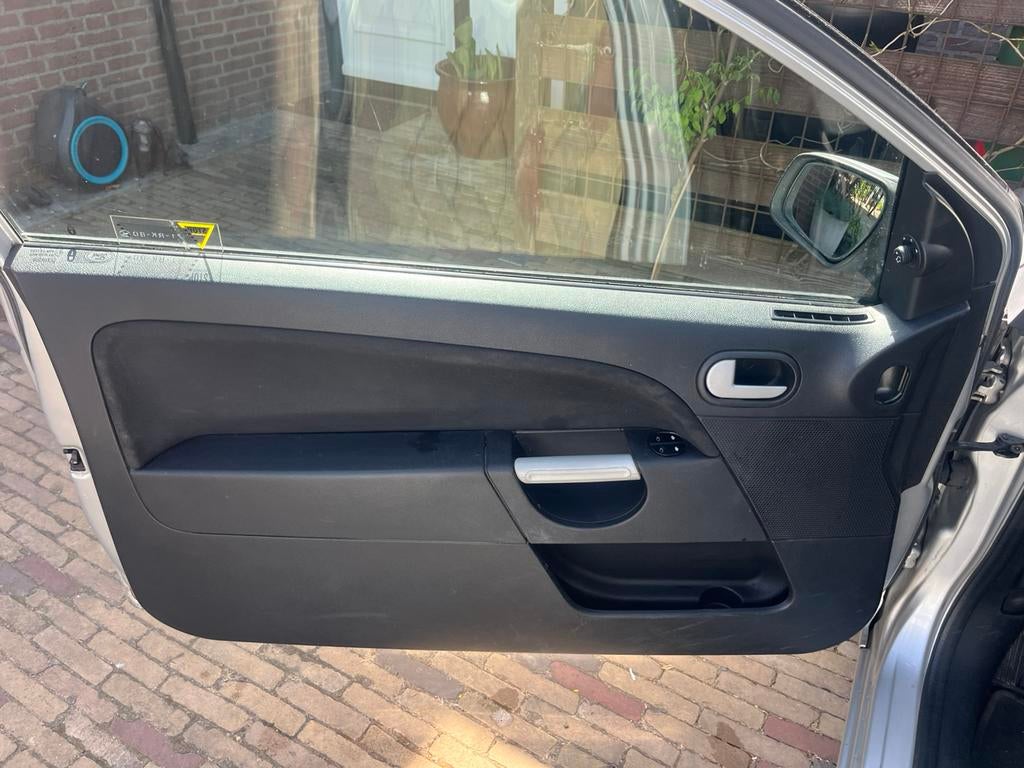 Ford Fiësta 1.3 8V 3DR 2005 Grijs, Auto's, 1299 cc, 40 €/maand, Zwart, 4 cilinders
