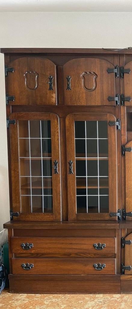 Eiken vitrinekast – glasdeuren - onderdeel van grote kast, Ophalen