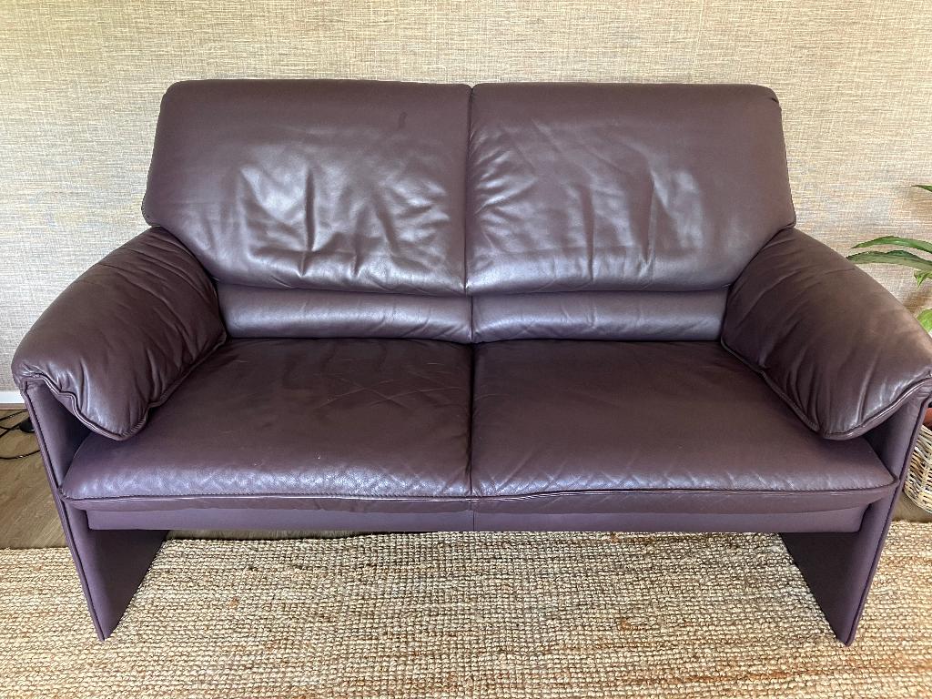 Leolux Bora Bèta 2-zits bank, 2x, prachtige kleur aubergine, Huis en Inrichting, Banken | Bankstellen, Ophalen, Gebruikt, Tweepersoons