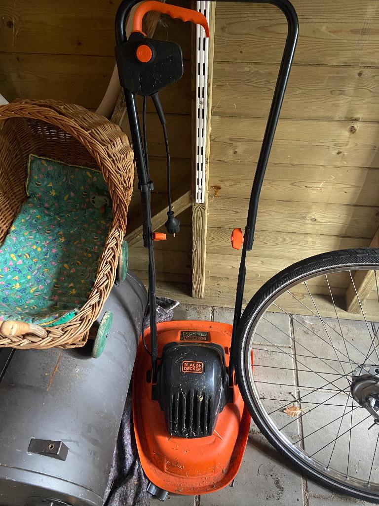 Black and Decker grasmaaier, Ophalen, Gebruikt, Elektrische grasmaaier, Black & Decker