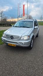 Mercedes-Benz M-Klasse 3.7 Ml350 4MATIC AUT PANO AMG pakket, Auto's, Mercedes-Benz, Automaat, Zwart, 138 €/maand, 7 stoelen