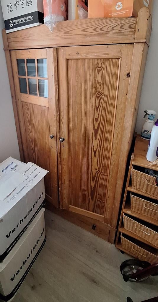 Oude grenen linnenkast, Ophalen